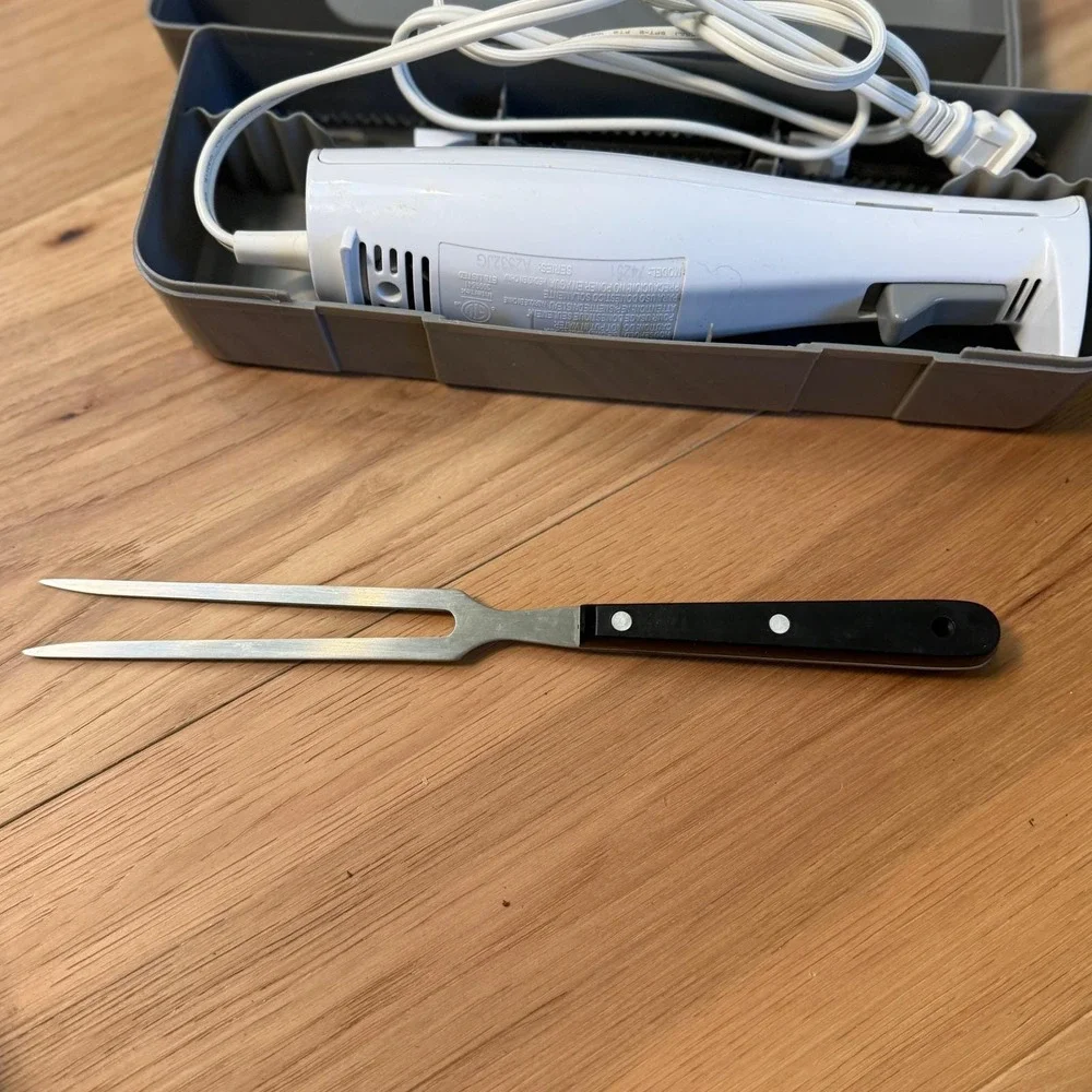 Hamilton Beach Electric Knife 74251 White With Carving Fork and Case EK11 120W